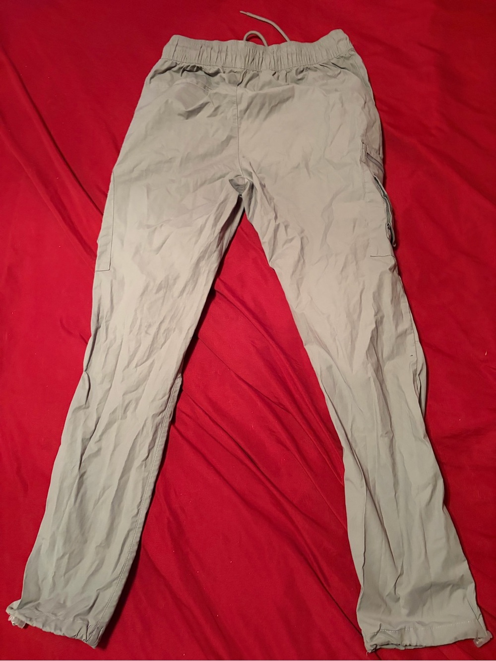 Men's Lightweight Elastic-Waist Drawstring Pants in Light Gray